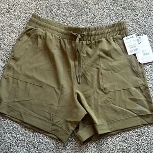 Mondetta shorts olive green. New
